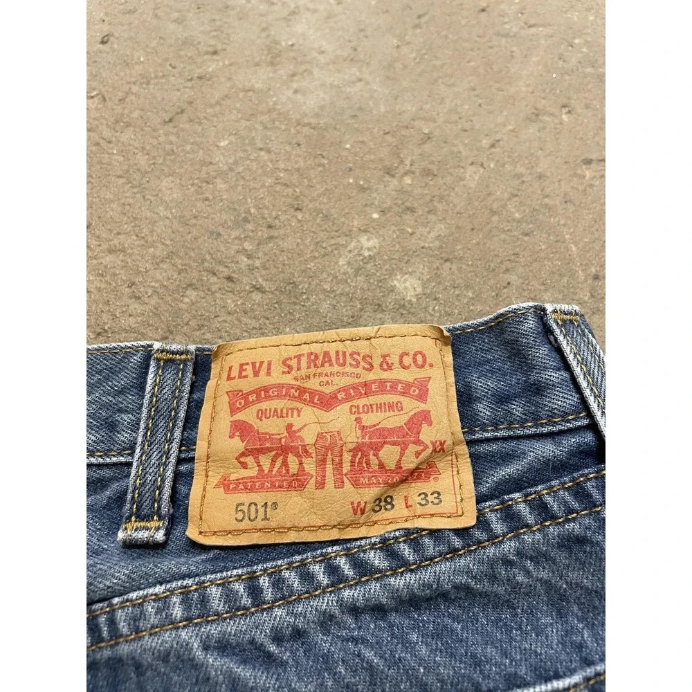 Levis 501 Jeans Mens 38x33 Medium Wash Blue‎ Regular Fit Straight Leg Button Fly